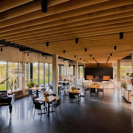 Bed & Breakfast Karma House Goscienczyce 4*