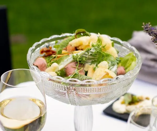 Karma House Goscienczyce Nocleg ze śniadaniem 4*